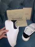 Alexander McQueen,noi cu saculet