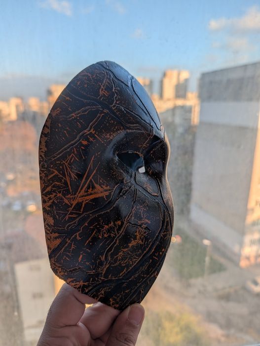 Продавам ръчно изработена маска