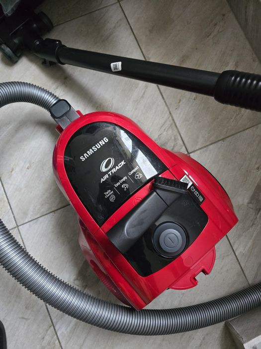 Прахосмукачка Samsung 850W ПОВРЕДЕНА
