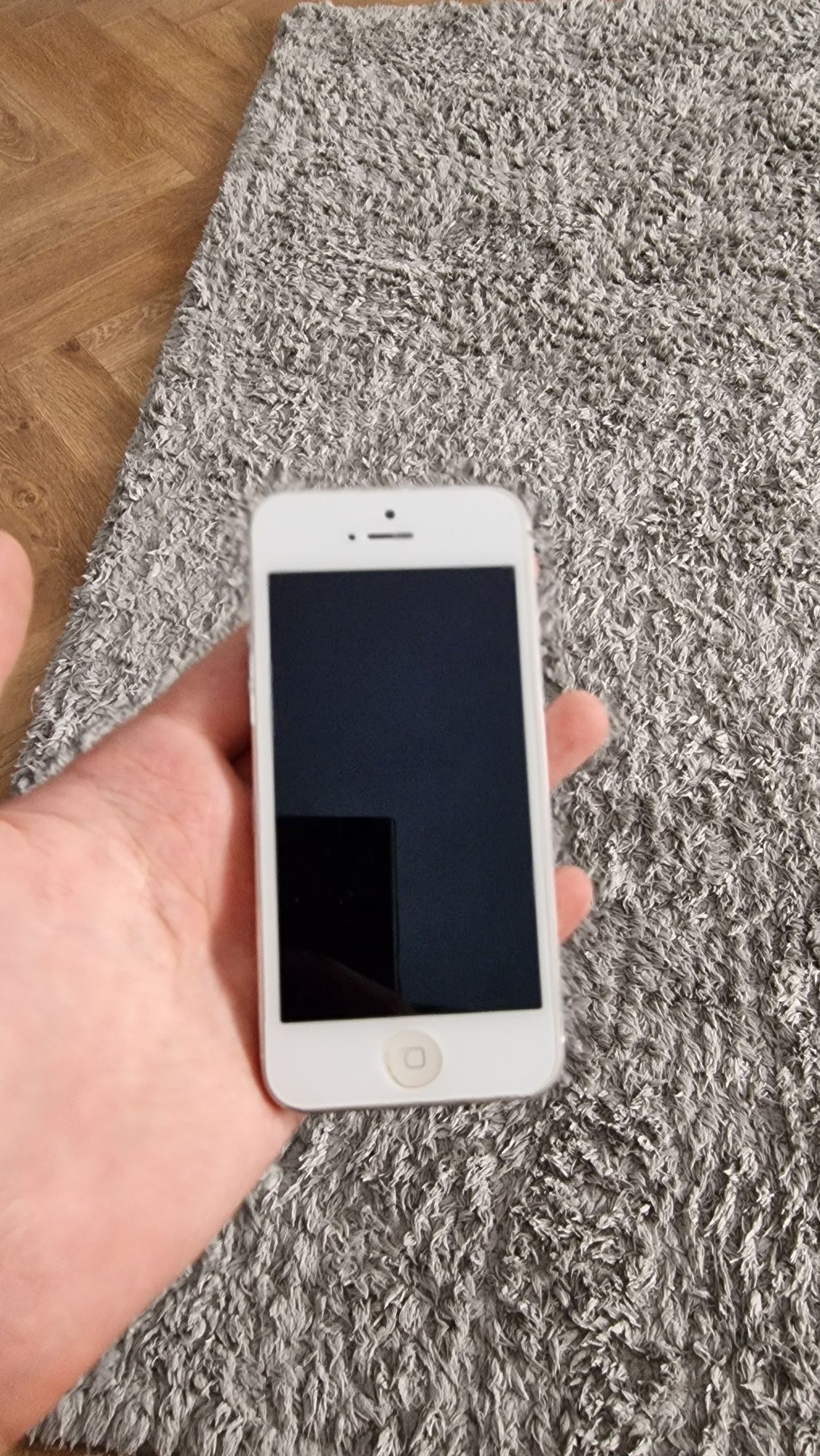 Продается IPhone 5