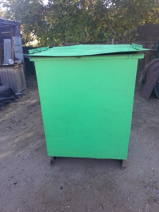 Мусорный бак 1 куб