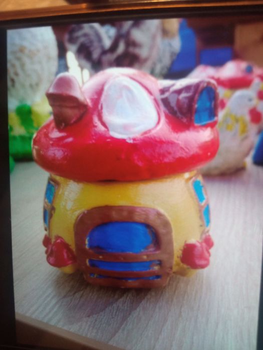 Vând figurine mici