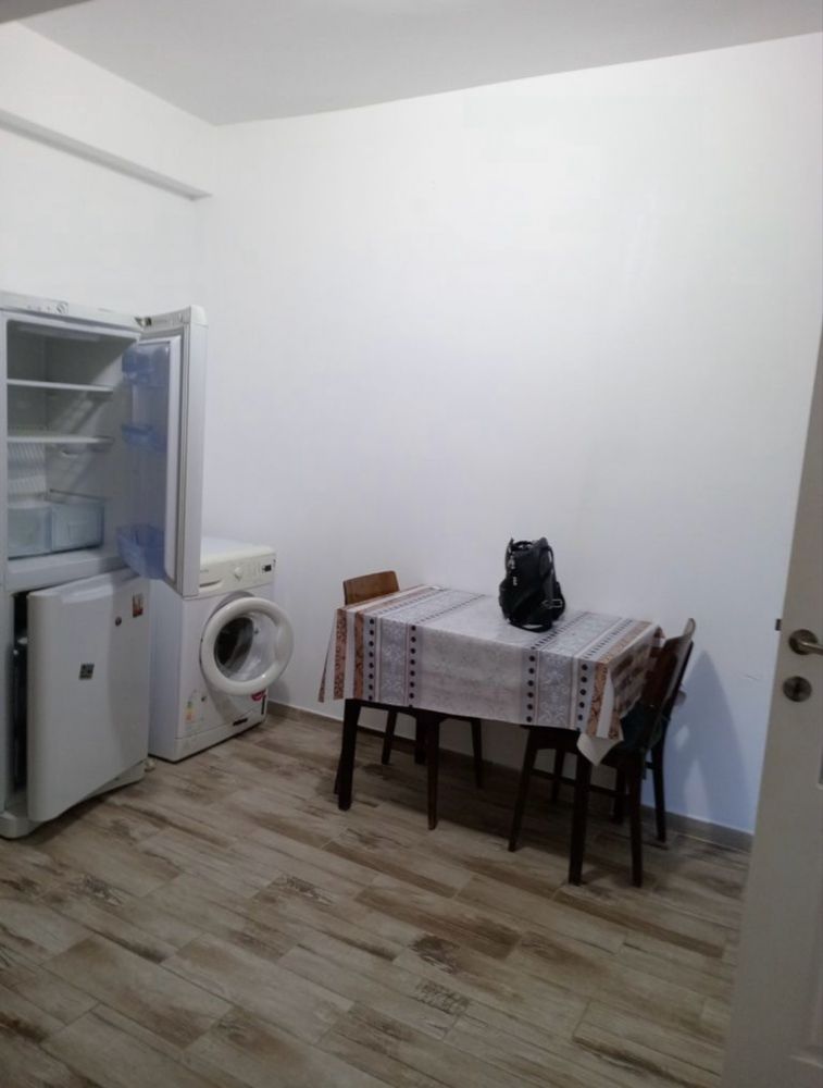 Inchiriez apartament
