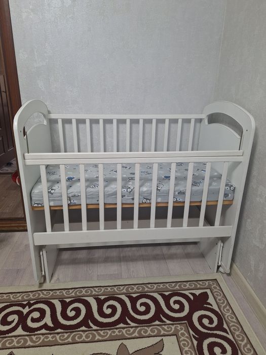 Детский кровать белого цвета