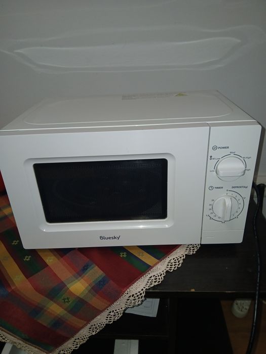 Vând cuptor cu microunde