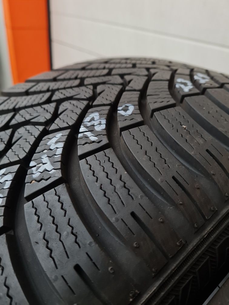 Зимни гуми 4 броя FALKEN EuroWinter HS01 225 45 R18 дот 3221