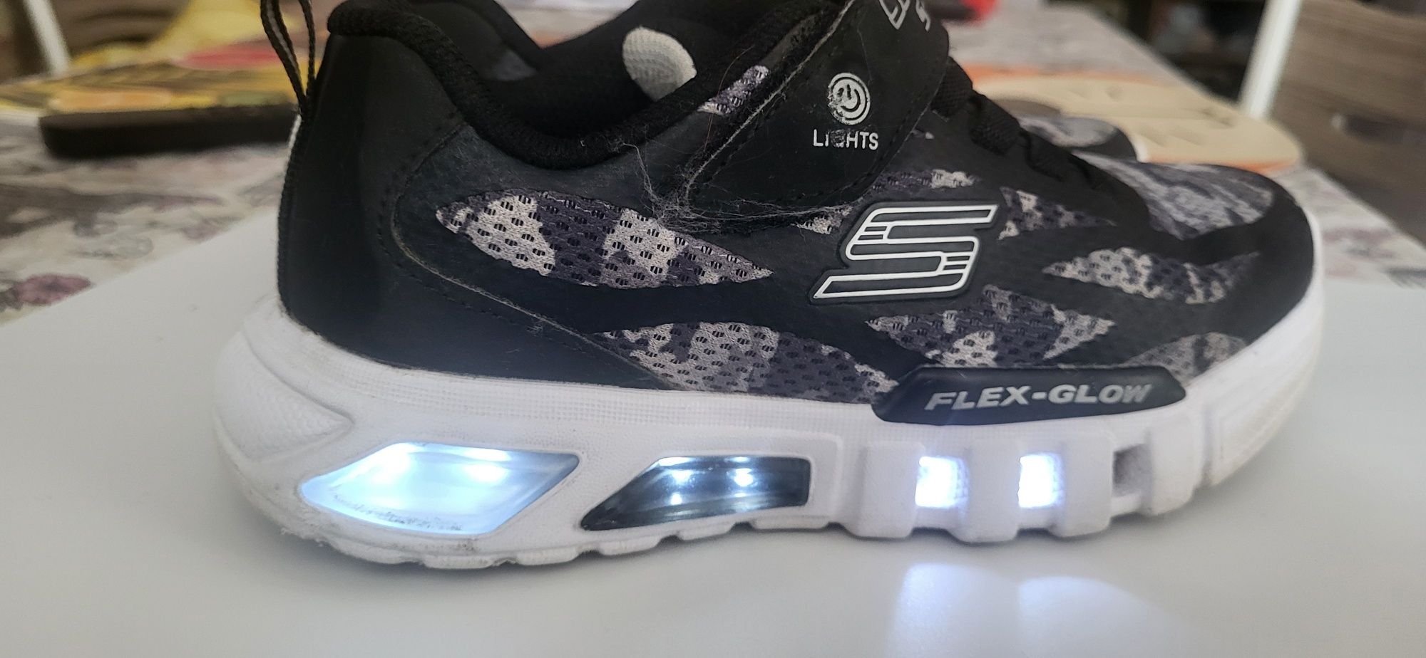 Skechers детски светещ