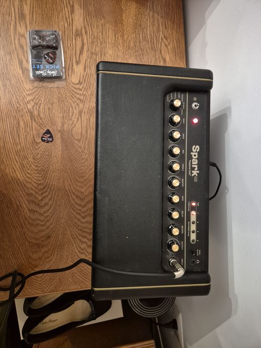 Vand amplificator spark 40 +husa si cablurile lui