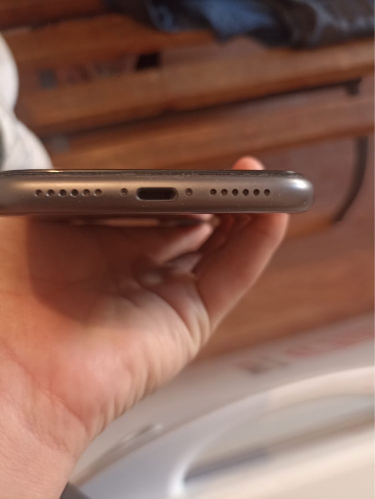 IPhone 11 продам