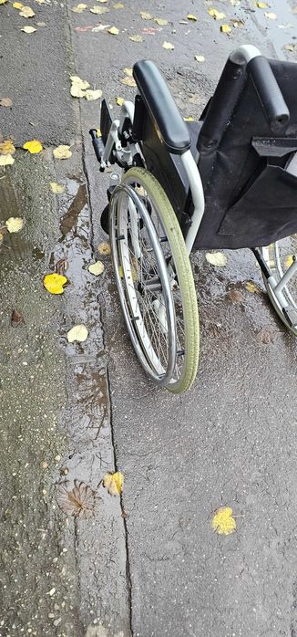 Scaun cu roți pentru persoane cu dizabilități scaun  cu rotile