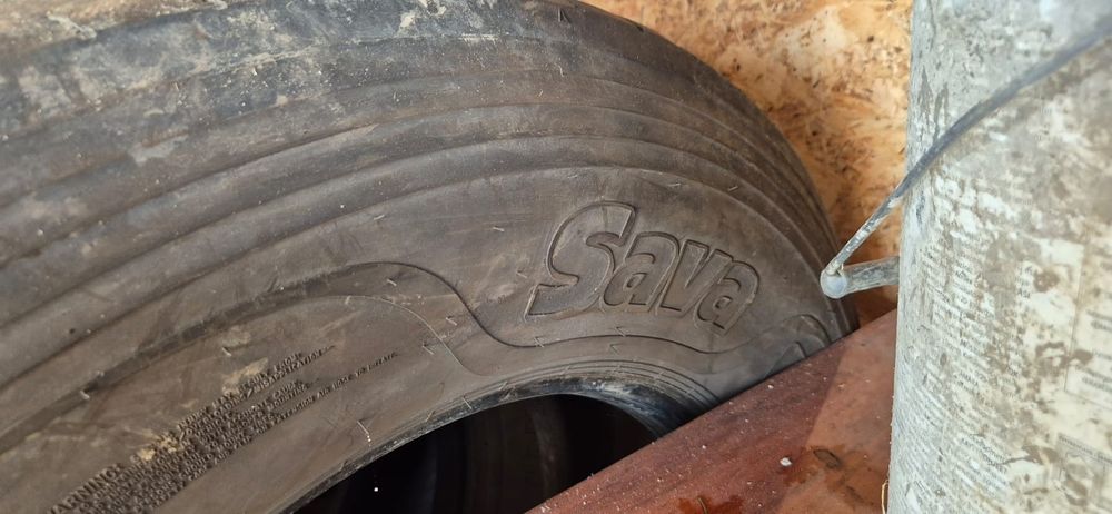 Vând cauciucuri camion