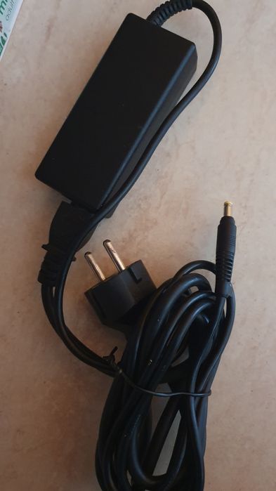 Diferite alimentatoare laptop HP 19v Ingenico 9v 12v 15v si altele