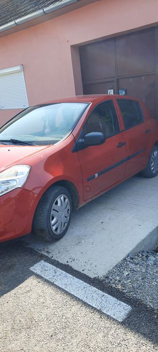 Vând renault clio 1,2 benzină