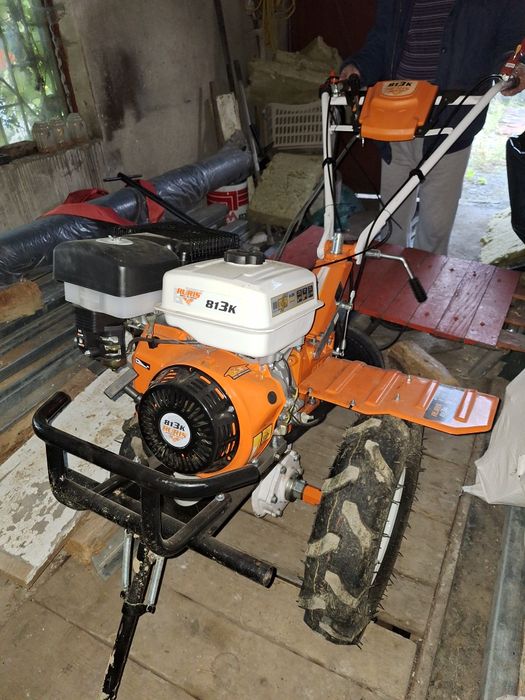 Vând motocultor Ruris cu remorcă