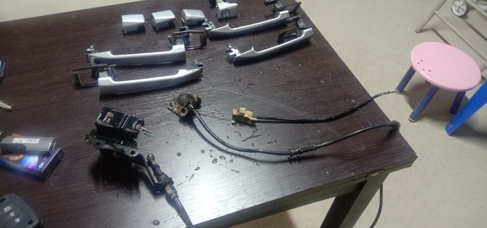 Комплект ручек на Мерседес 124 кузов.