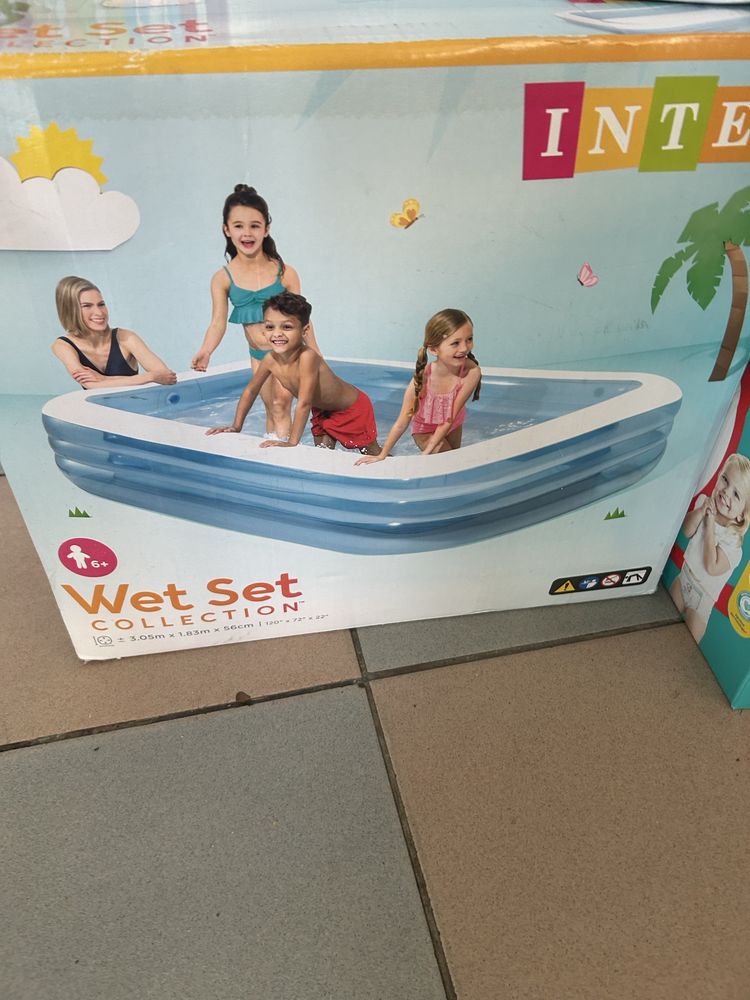 Vand piscine noi cu garantie dimensiuni si modele diferite