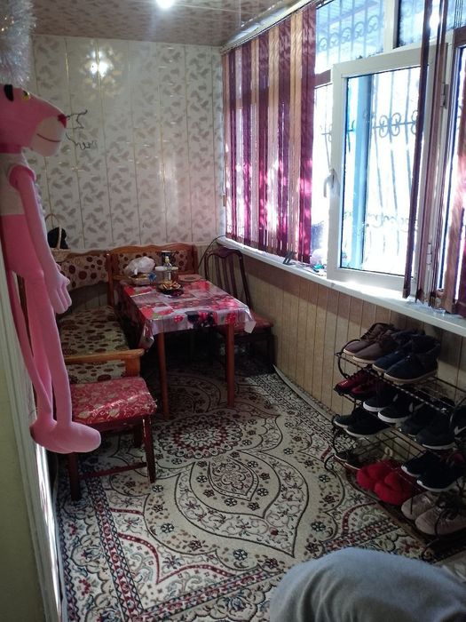 2 хонали 4 этажли кирпичный домнинг 1 этажда жойлашган квартира сотила