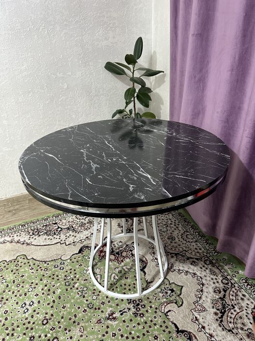 Срочно продам стол