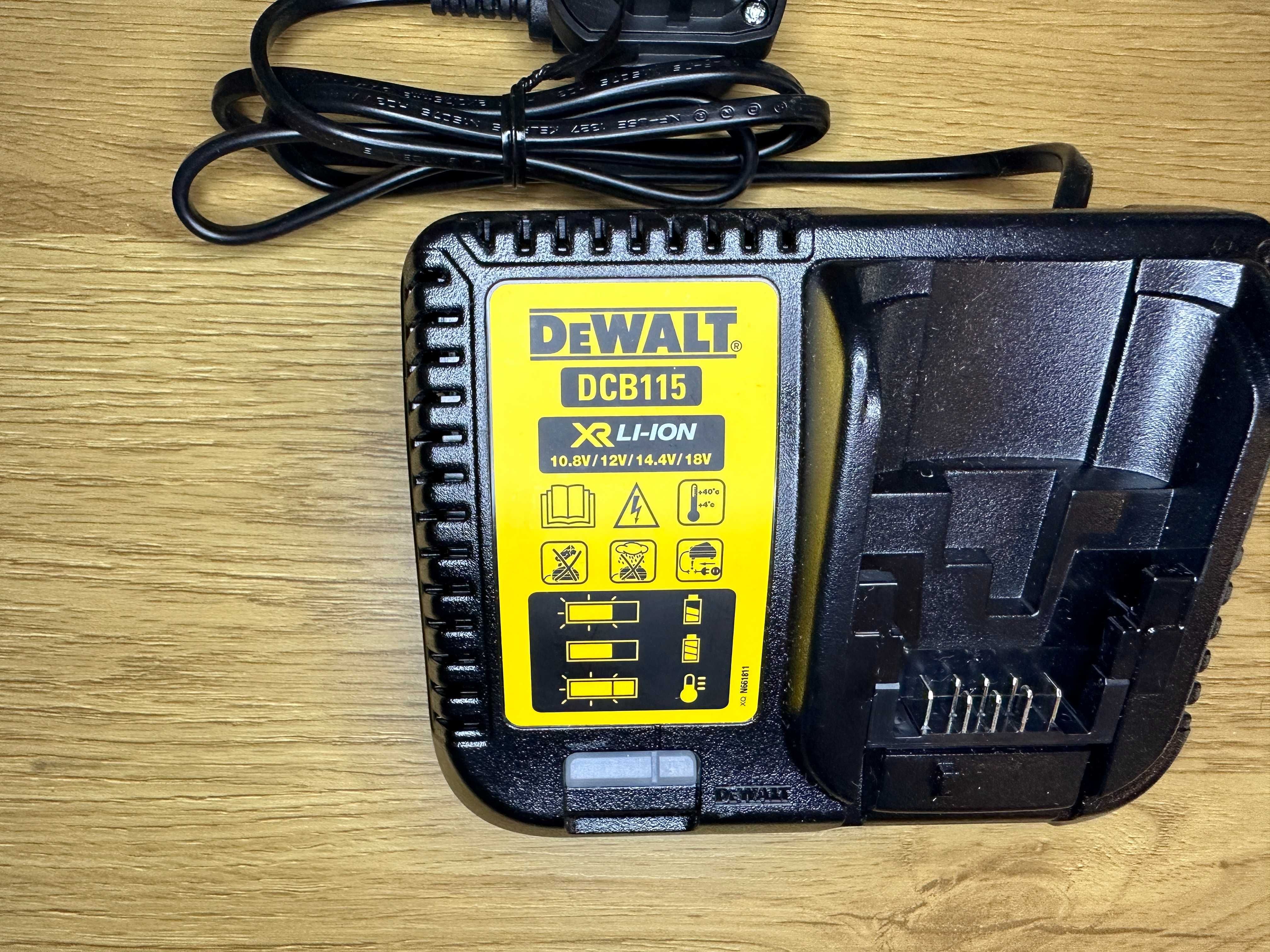 Зарядно Dewalt DCB115