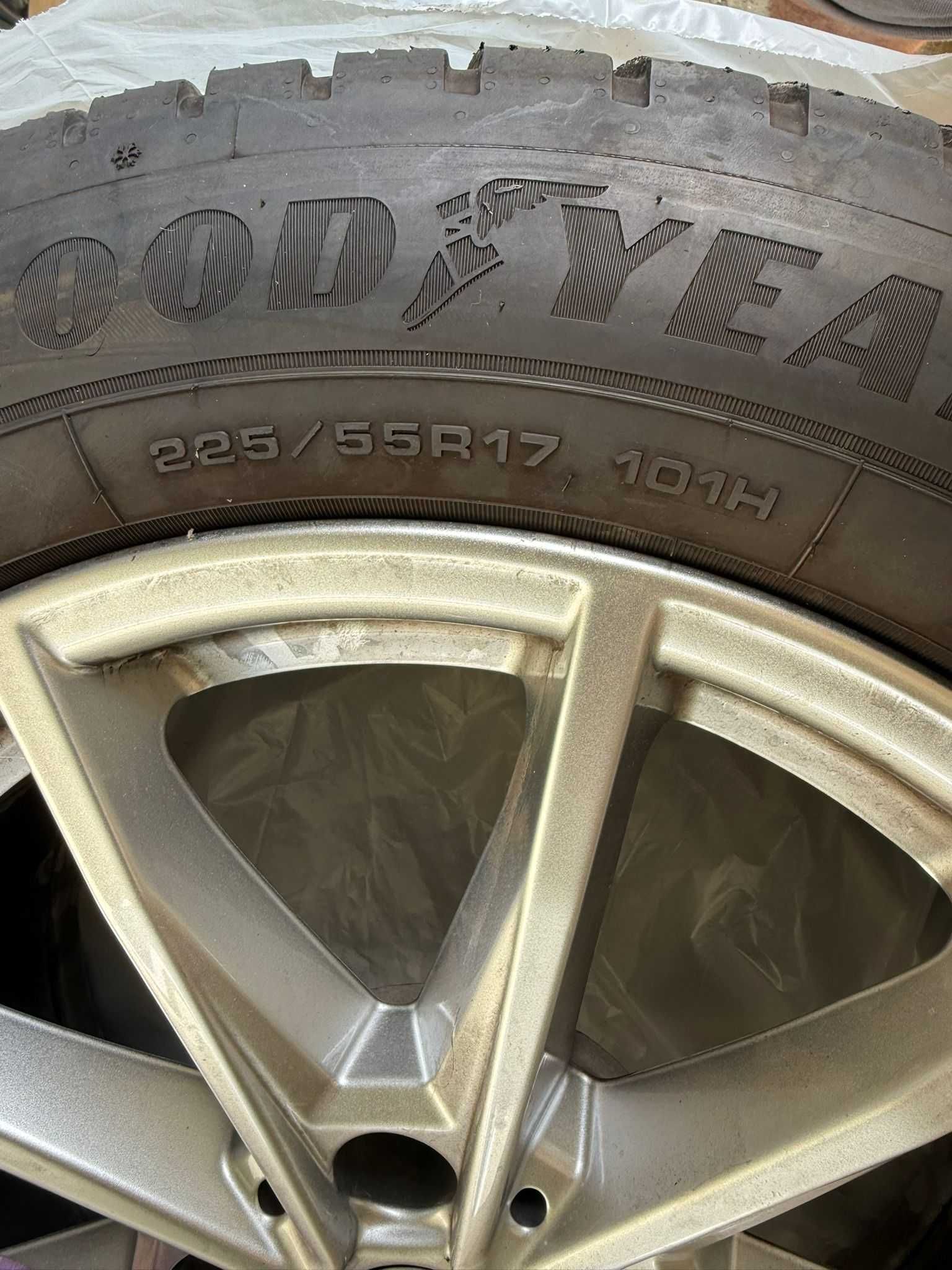 Jante BMW Style 851 V Spoke cu cauciucuri GOODYEAR DOT 22 225 55 17