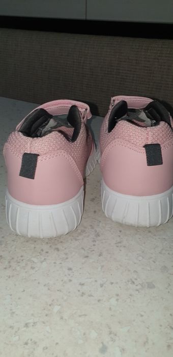 Adidasi roz fete Sinsay 31