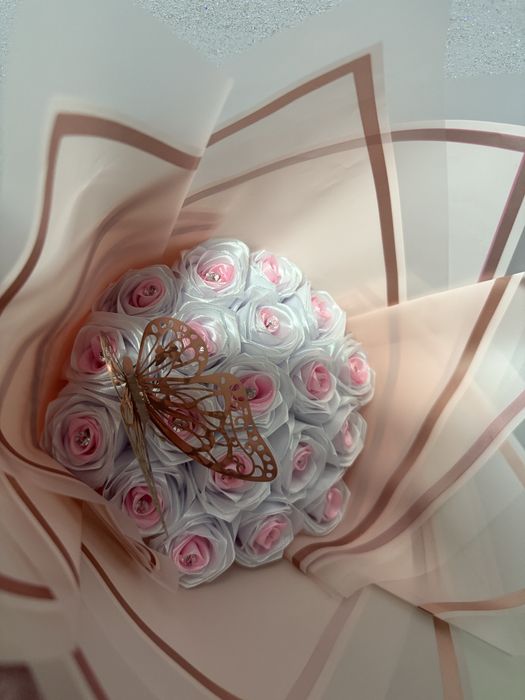 Букет от 19 сатенени рози