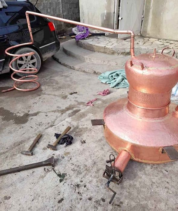 Vând un cazan de țuică din cupru alimentar capacitate de 90 litri cu f