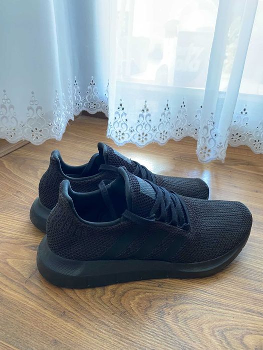 Маратонки Adidas Swift Run