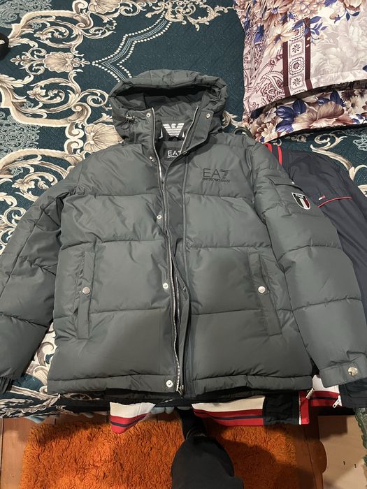 Продам куртку армани