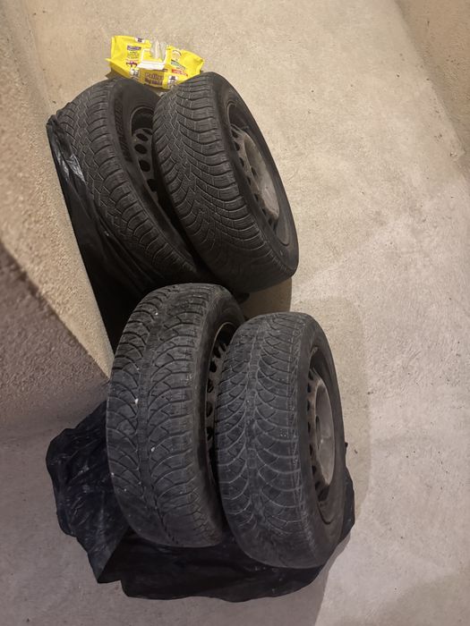 Джанти с зимни гуми 175/65/R14