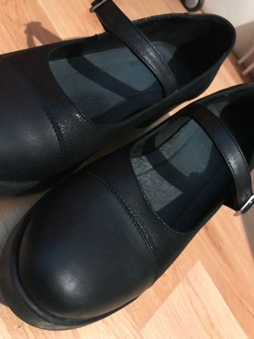 Сандал с дебел, нисък ток за 20 лв.- 40-ти номер.