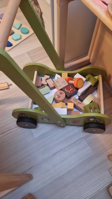Antemergator din lemn cu blocuri