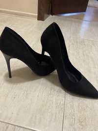 Черни дамски обувки с ток велур номер 37
