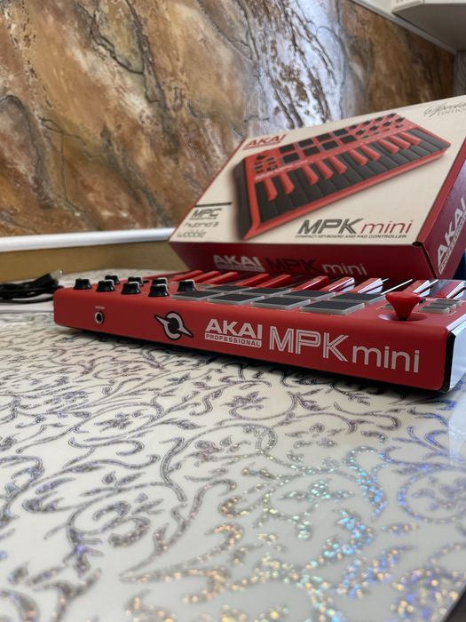 Akai MPK Mini Mk2 Limited Edition (Red)