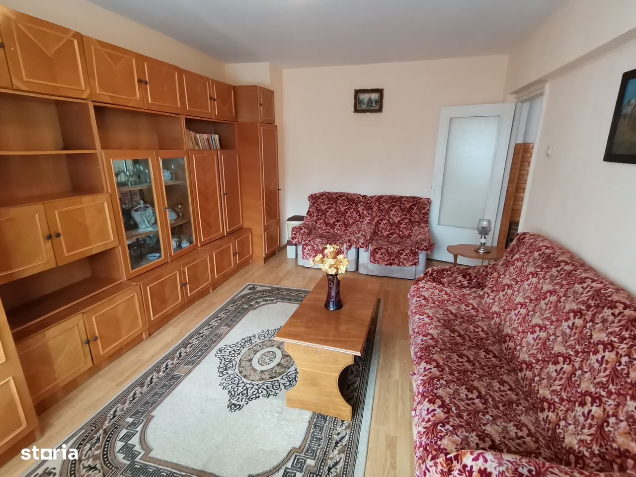 INCHIRIEZ apartament 3 camere decomandat, zona Centrala
