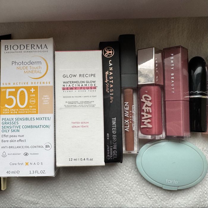 Fond de ten Charlotte Tilbury Produse cosmetice+ cadou