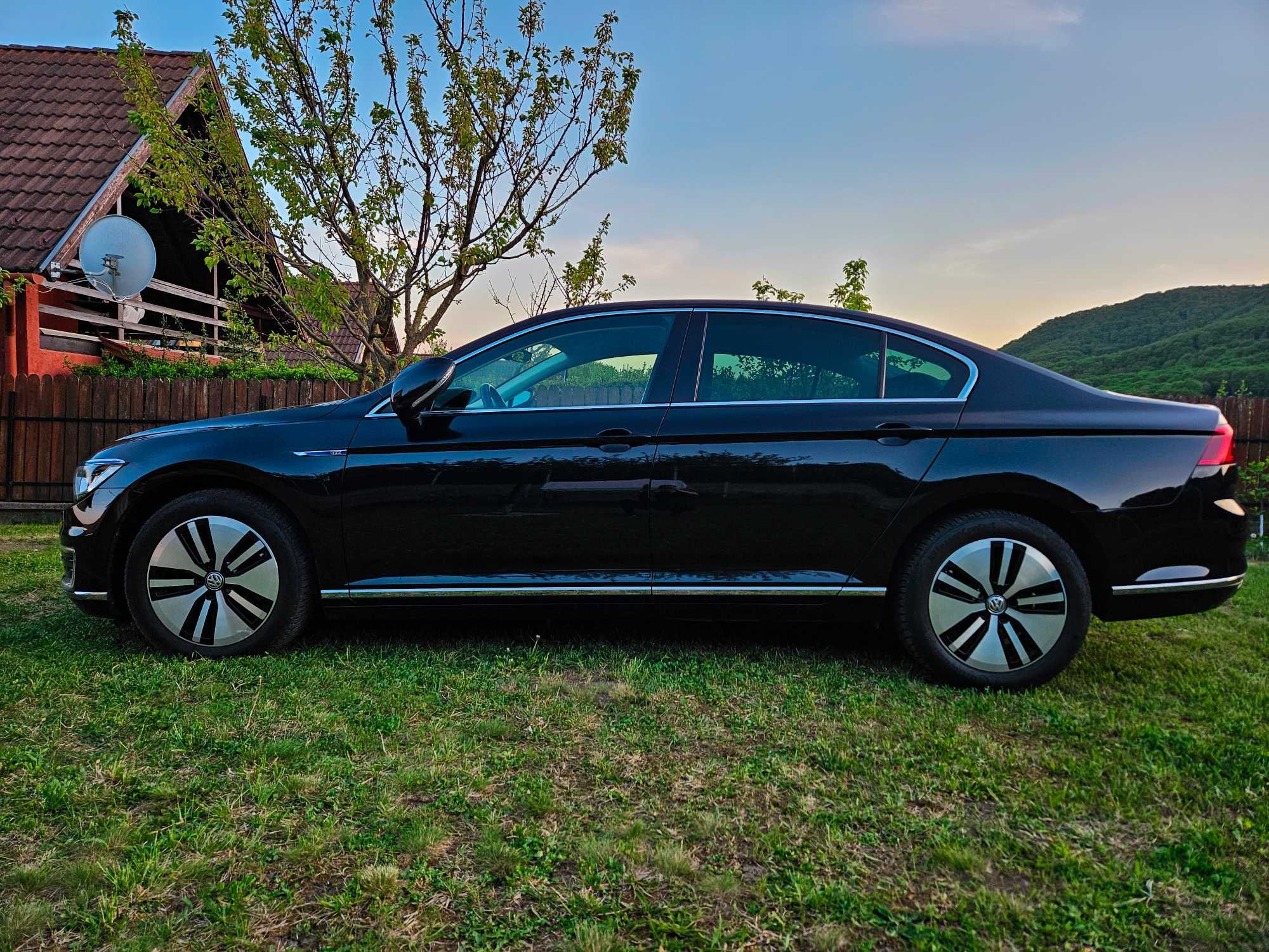 VW Passat 1.4 GTE Plug-In Hybrid / Navi / Camera / Tva deductibil