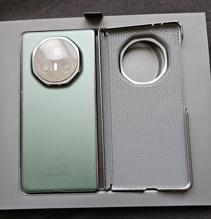 HONOR Magic V3 2 години гаранция