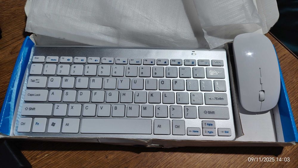 Tastatuta cu mousem ambele wifi, noi