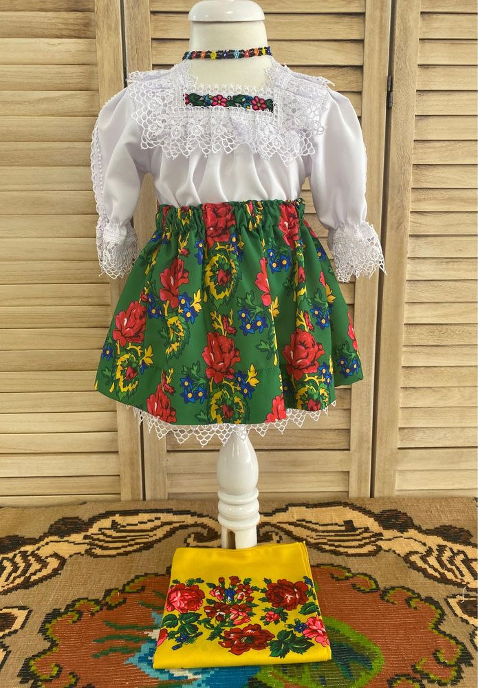 Costum traditioanal de Maramures fetite