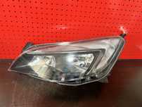 Far stanga Opel Astra J fundal negru