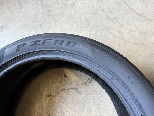325/35/22//285/40/22 PIRELLI TROFEO Lamborghini Urus
