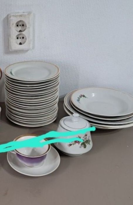 Продам посуду:тарелки, пиала,бокалы, сковородки,кофеварку, ложки-вилки