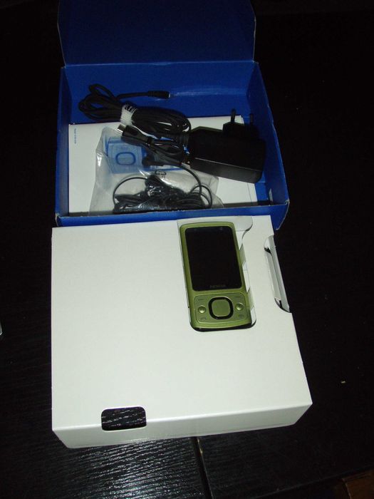Nokia 6700s slide, functional in orice retea, la cutie cu accesorii