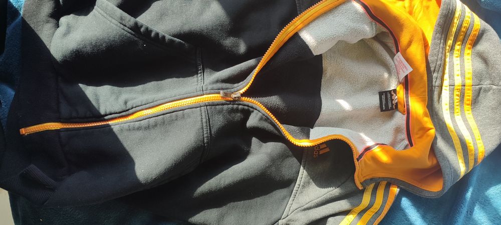 Adidas 3 ленти през качулка