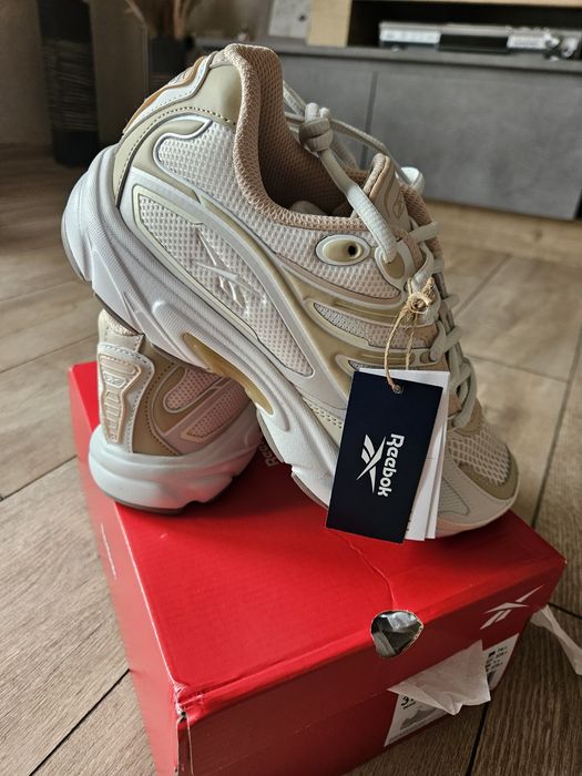 НОВИ маратонки Reebok