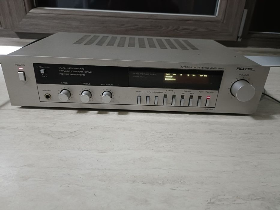 Rotel RA 860, amplificator stereo dual mono, sunet audiofil, VU metre