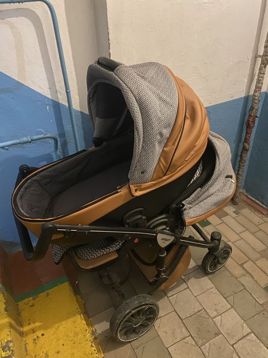 Коляска продается срочно