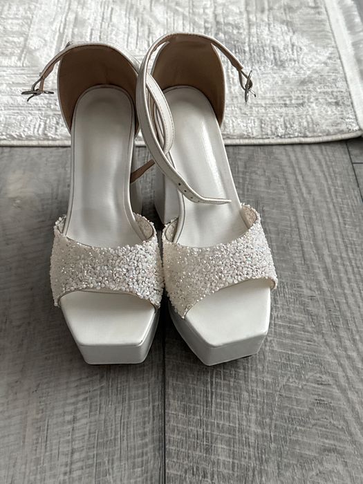 Сандали на висок тпк