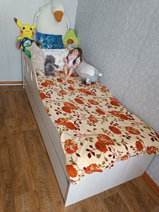Продается кровать 200см*80 см